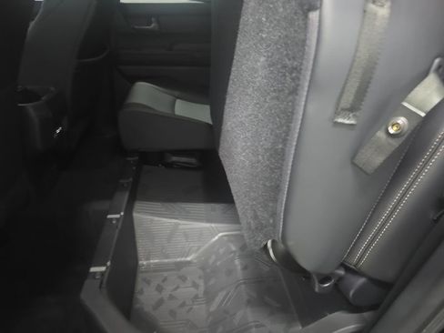 Used 2024 Toyota Tacoma Limited w/ Limited Package (LT) image 15