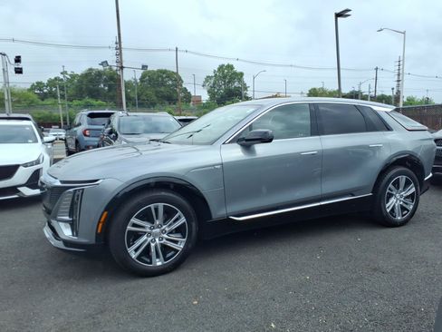 Certified 2024 Cadillac Lyriq Tech AWD/4WD image 8