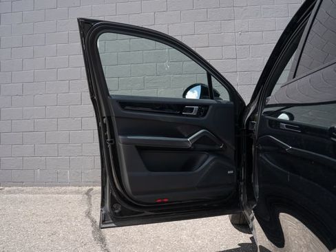 Certified 2021 Porsche Cayenne E-Hybrid AWD/4WD image 15