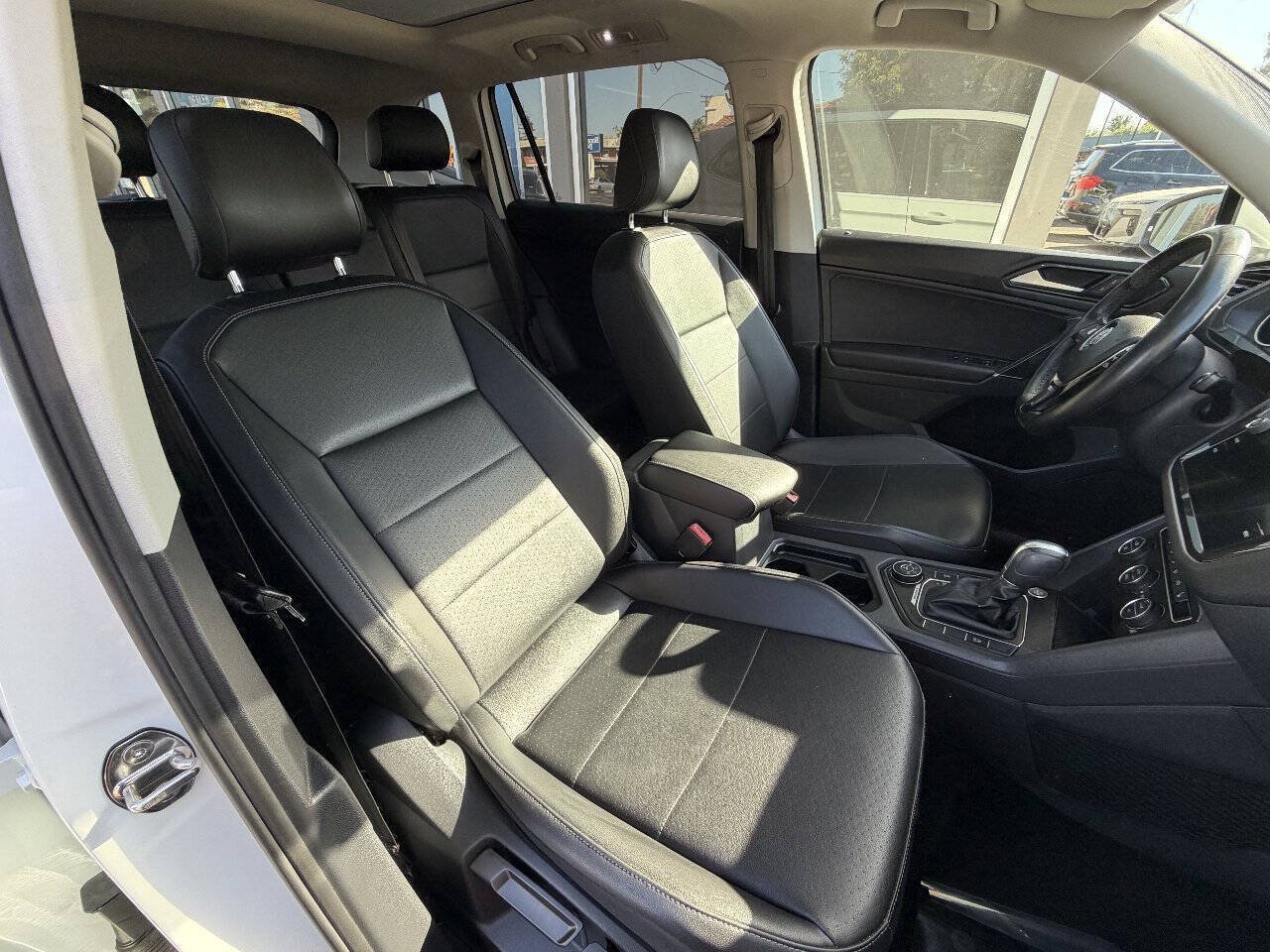 Used 2018 Volkswagen Tiguan SE w/ Panoramic Sunroof Package AWD/4WD image 19
