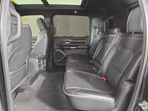 Used 2019 RAM 1500 Laramie AWD/4WD image 12