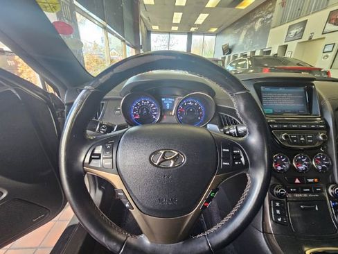 Used 2013 Hyundai Genesis 3.8 image 6