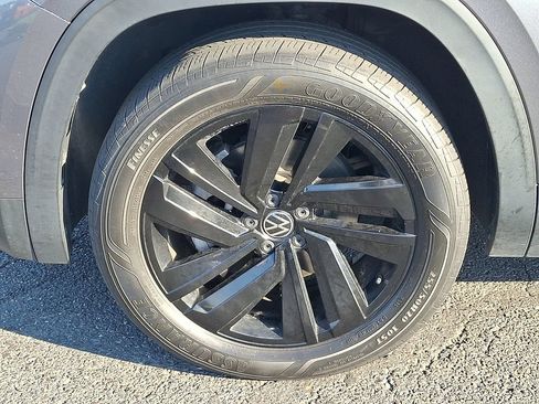 Used 2023 Volkswagen Atlas Cross Sport SE AWD/4WD image 8