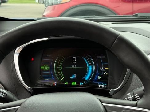 Used 2018 Chevrolet Volt Premier w/ Driver Confidence Package FWD image 11
