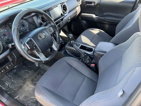 Used 2018 Toyota Tacoma TRD Sport w/ Technology Package image 19