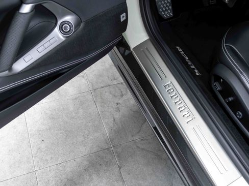 Used 2021 Ferrari 812 GTS image 42