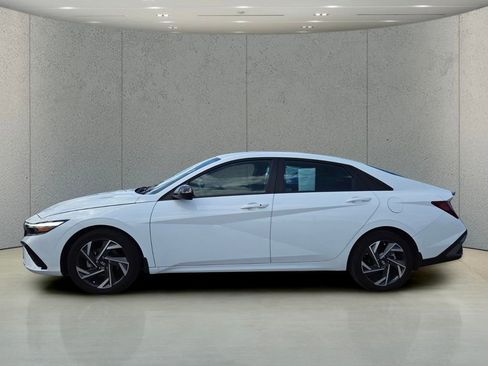 Used 2025 Hyundai Elantra Sport FWD image 6