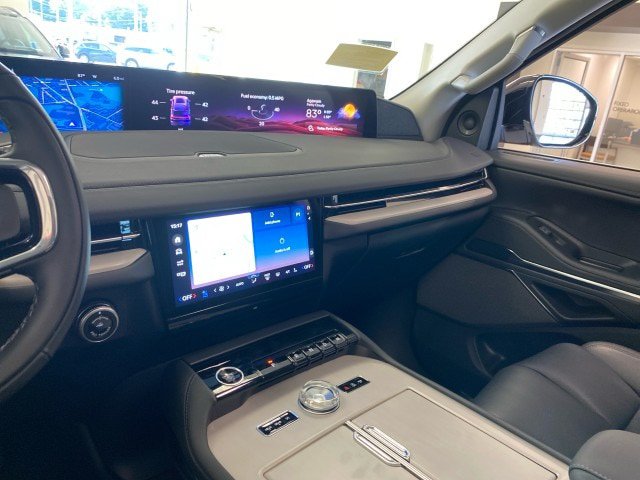 New 2027 Lincoln Navigator Reserve AWD/4WD image 16