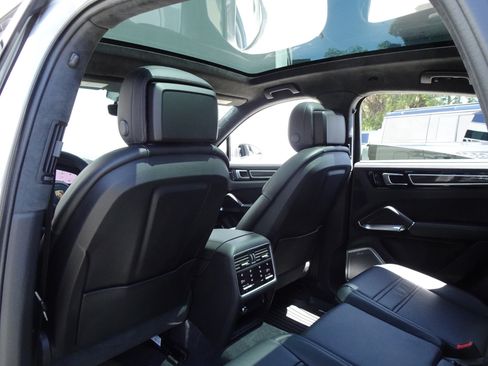 Used 2023 Porsche Cayenne Turbo w/ Premium Package Plus (PI3) AWD/4WD image 15