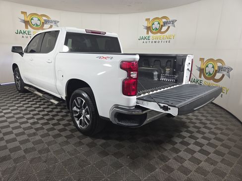 Used 2022 Chevrolet Silverado 1500 LT AWD/4WD image 30