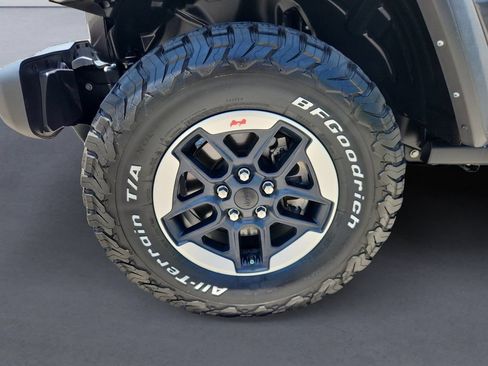 Used 2022 Jeep Wrangler Unlimited Rubicon w/ LED Lighting Group AWD/4WD image 8