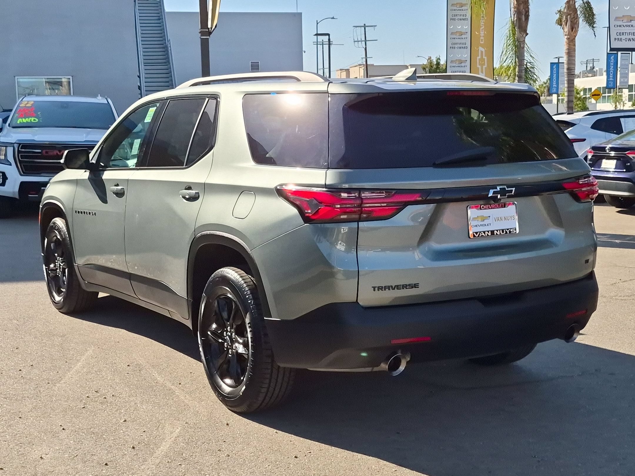 Used 2023 Chevrolet Traverse LT FWD image 7