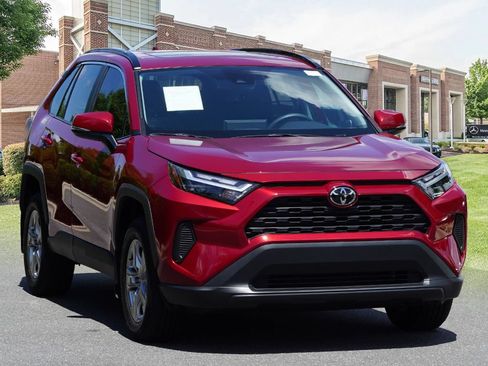 Used 2025 Toyota RAV4 XLE w/ Convenience Package FWD image 3