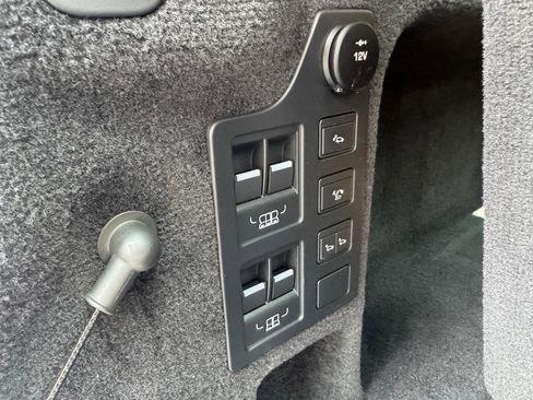 Used 2017 Land Rover Discovery HSE AWD/4WD image 33