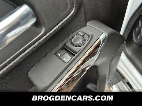 New 2026 GMC Sierra 3500 SLE w/ SLE Convenience Package image 4