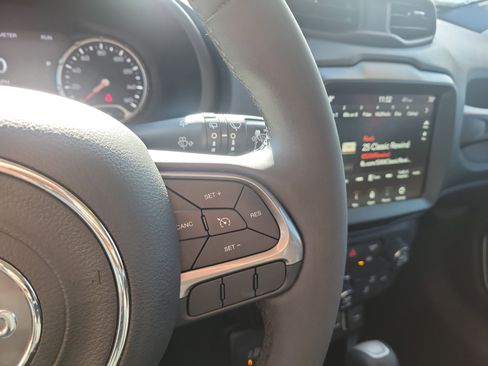 Used 2022 Jeep Renegade Latitude image 21