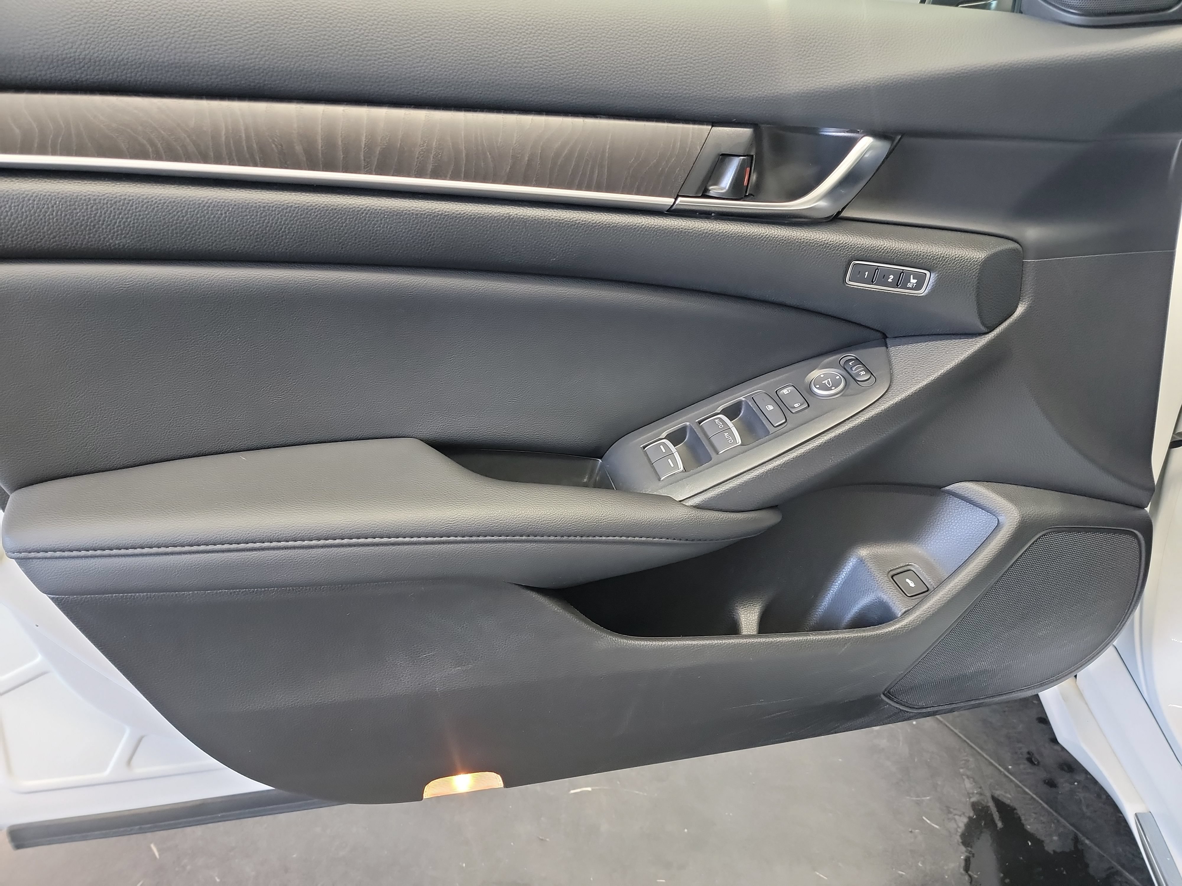 Used 2022 Honda Accord Touring image 13