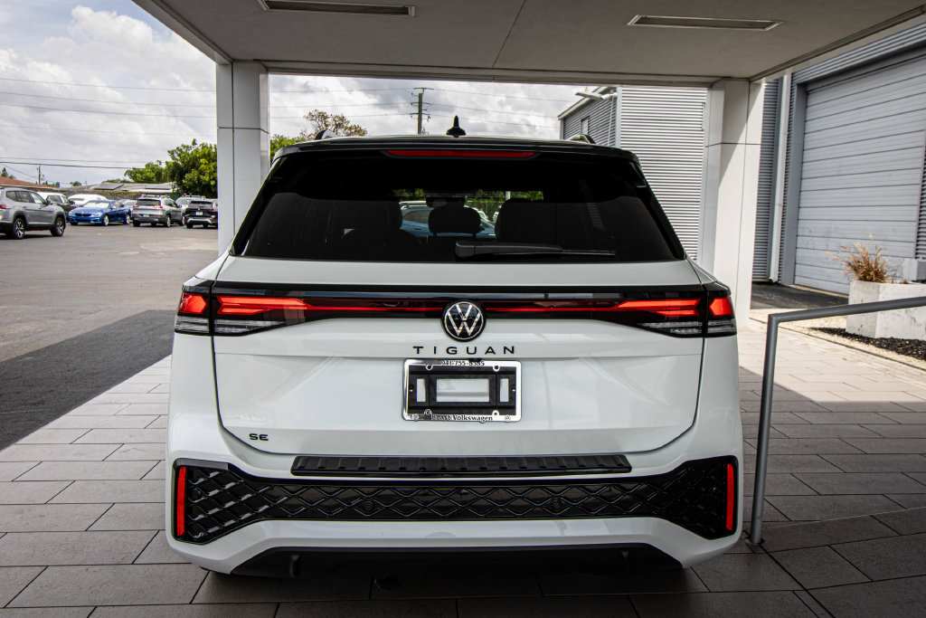 New 2026 Volkswagen Tiguan SE R-Line FWD image 16