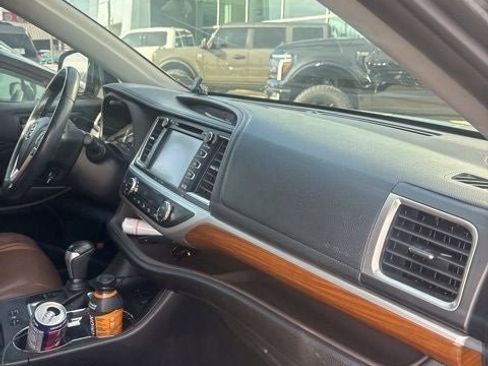 Used 2019 Toyota Highlander Limited image 42