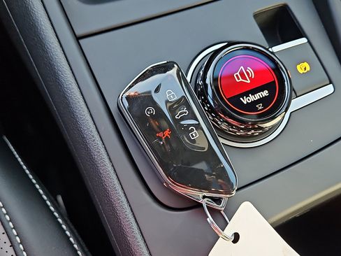 New 2026 Volkswagen Tiguan SE R-Line image 20