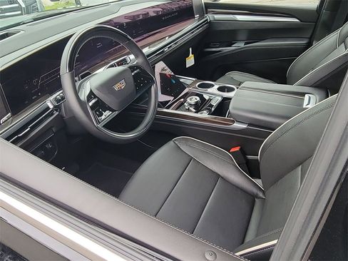 Used 2025 Cadillac Escalade ESV Premium Luxury image 10