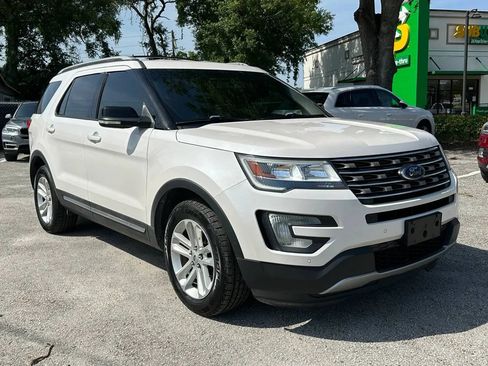 Used 2017 Ford Explorer XLT w/ Equipment Group 202A FWD image 2