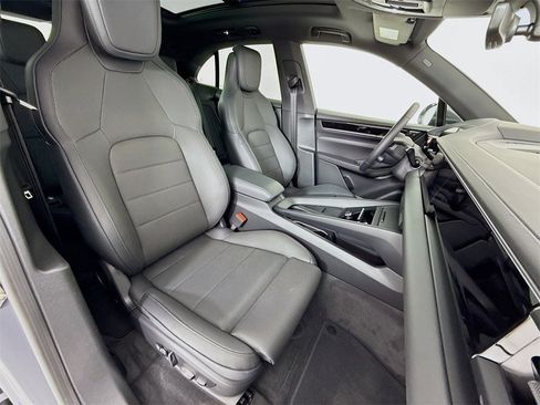 New 2025 Porsche Macan Electric image 29