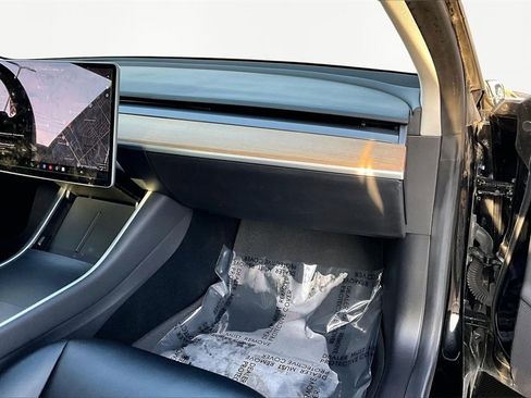 Used 2019 Tesla Model 3 Long Range image 17