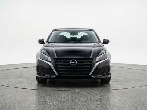 Used 2025 Nissan Altima 2.5 SV image 2