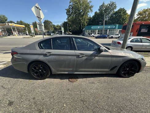 Used 2022 BMW 530i xDrive w/ M Sport Package image 2