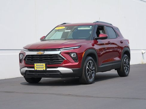 Used 2024 Chevrolet TrailBlazer LT w/ LT Cold Weather Package FWD image 7