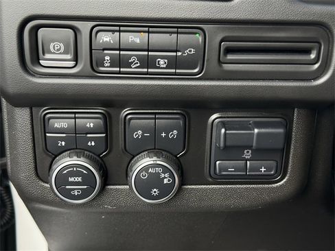 Used 2022 Chevrolet Tahoe Z71 w/ Z71 Off-Road Package image 24