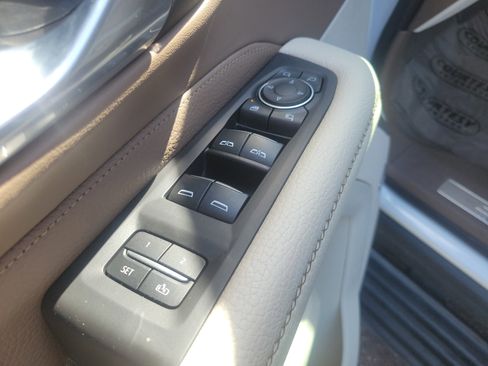 Used 2023 GMC Yukon XL Denali image 17