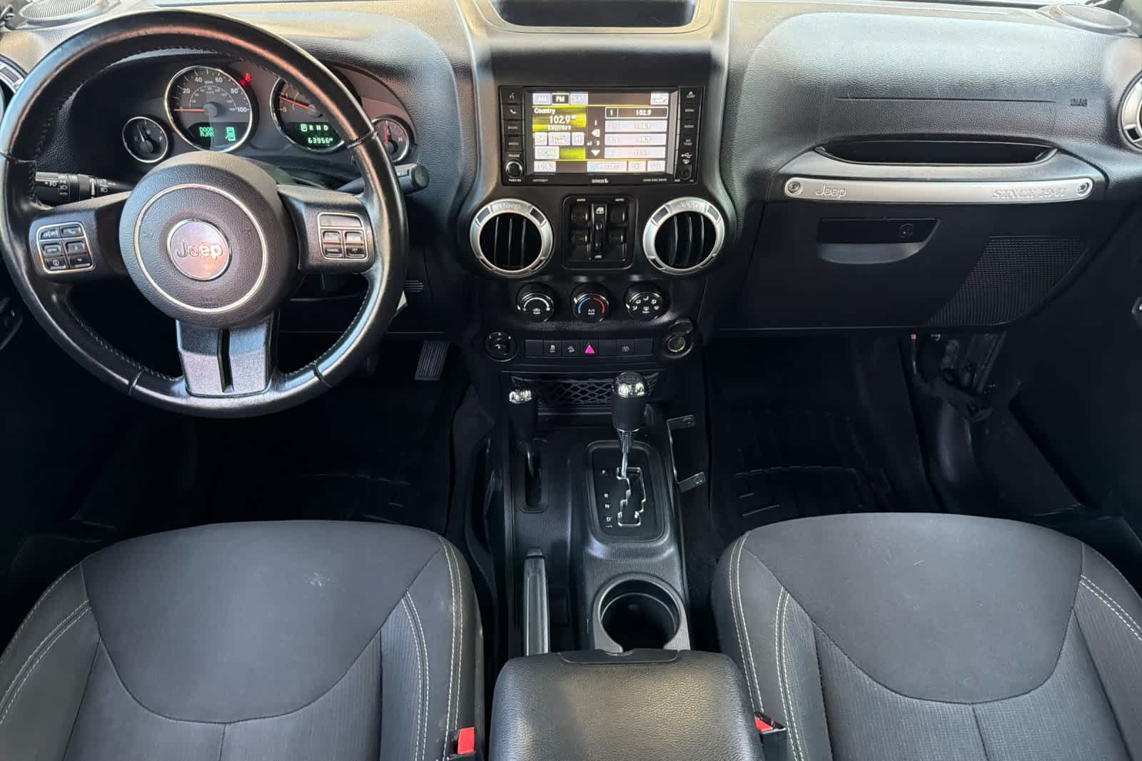 Used 2016 Jeep Wrangler Unlimited Sahara AWD/4WD image 3
