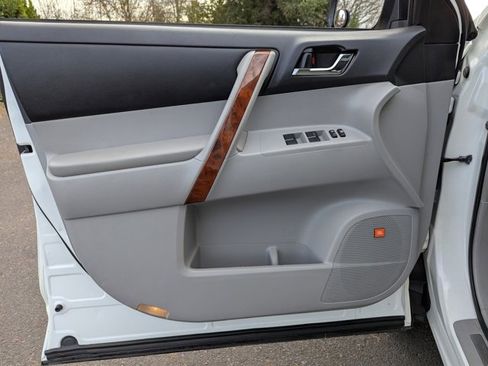 Used 2011 Toyota Highlander Limited image 10