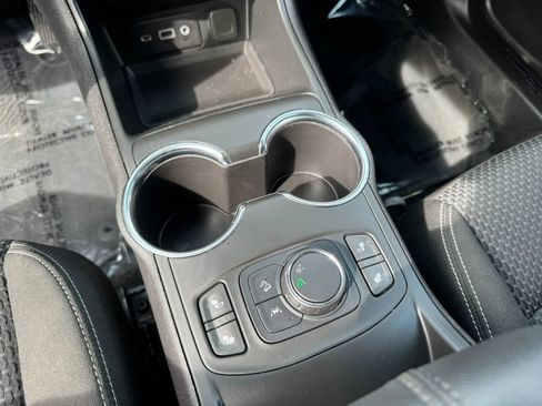 Used 2024 GMC Terrain SLE w/ Driver Convenience Package image 15