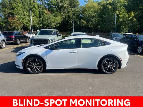Used 2025 Toyota Prius XLE FWD image 7