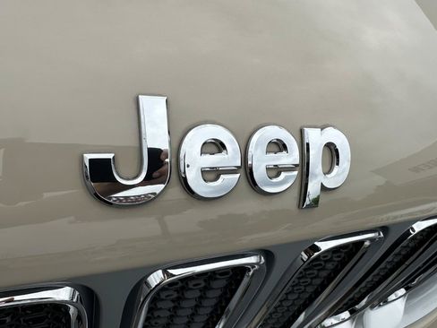 Used 2015 Jeep Renegade Limited AWD/4WD image 21