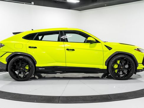 Used 2024 Lamborghini Urus Performante AWD/4WD image 2