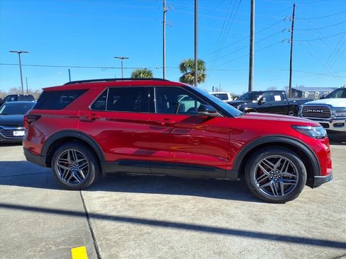 Used 2025 Ford Explorer ST image 8
