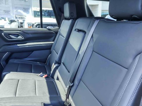 Used 2023 Chevrolet Tahoe Z71 w/ Luxury Package AWD/4WD image 15