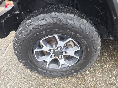 Used 2021 Jeep Wrangler Unlimited Rubicon w/ Dual Top Group AWD/4WD image 19