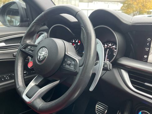 Used 2023 Alfa Romeo Stelvio Veloce image 35