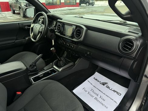 Used 2016 Toyota Tacoma TRD Sport w/ Premium & Technology Package image 17