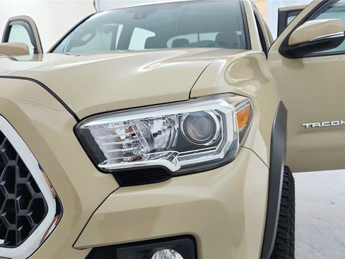 Used 2018 Toyota Tacoma TRD Off-Road AWD/4WD image 21