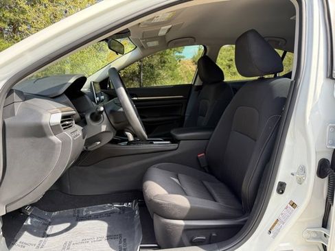 Used 2023 Nissan Altima 2.5 SV image 11