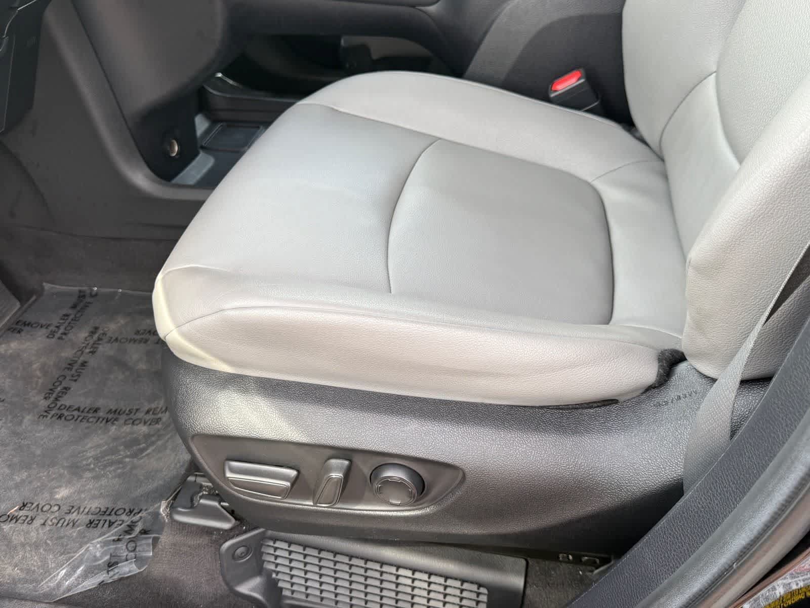 Used 2025 Toyota Sienna XLE FWD image 15