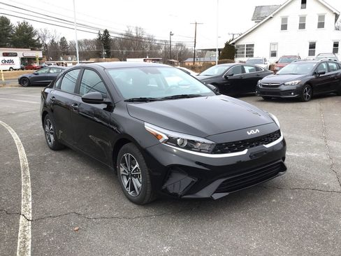 Certified 2023 Kia Forte LXS image 2