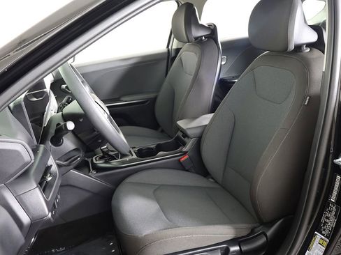 Used 2025 Kia K4 FWD image 25