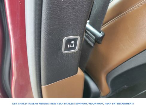 Used 2017 Chrysler Pacifica Limited image 43